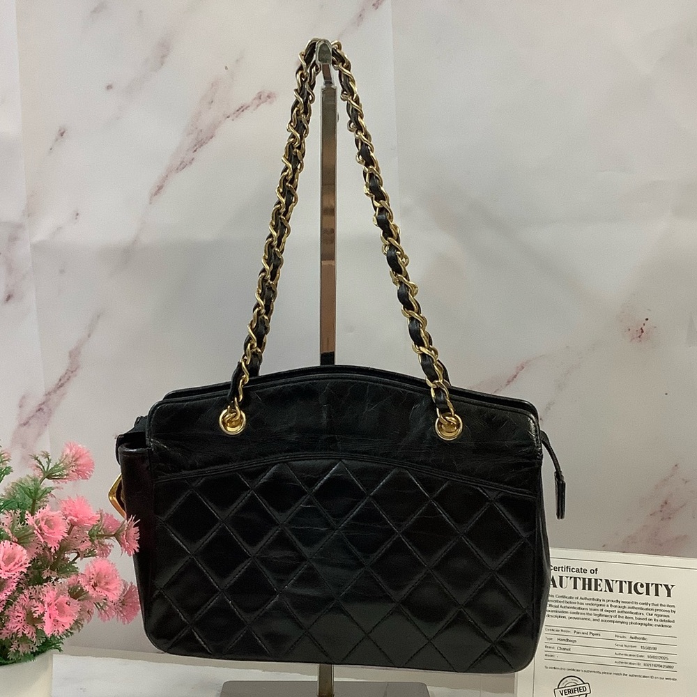 GUC Chanel Quilted Shoulder Bag